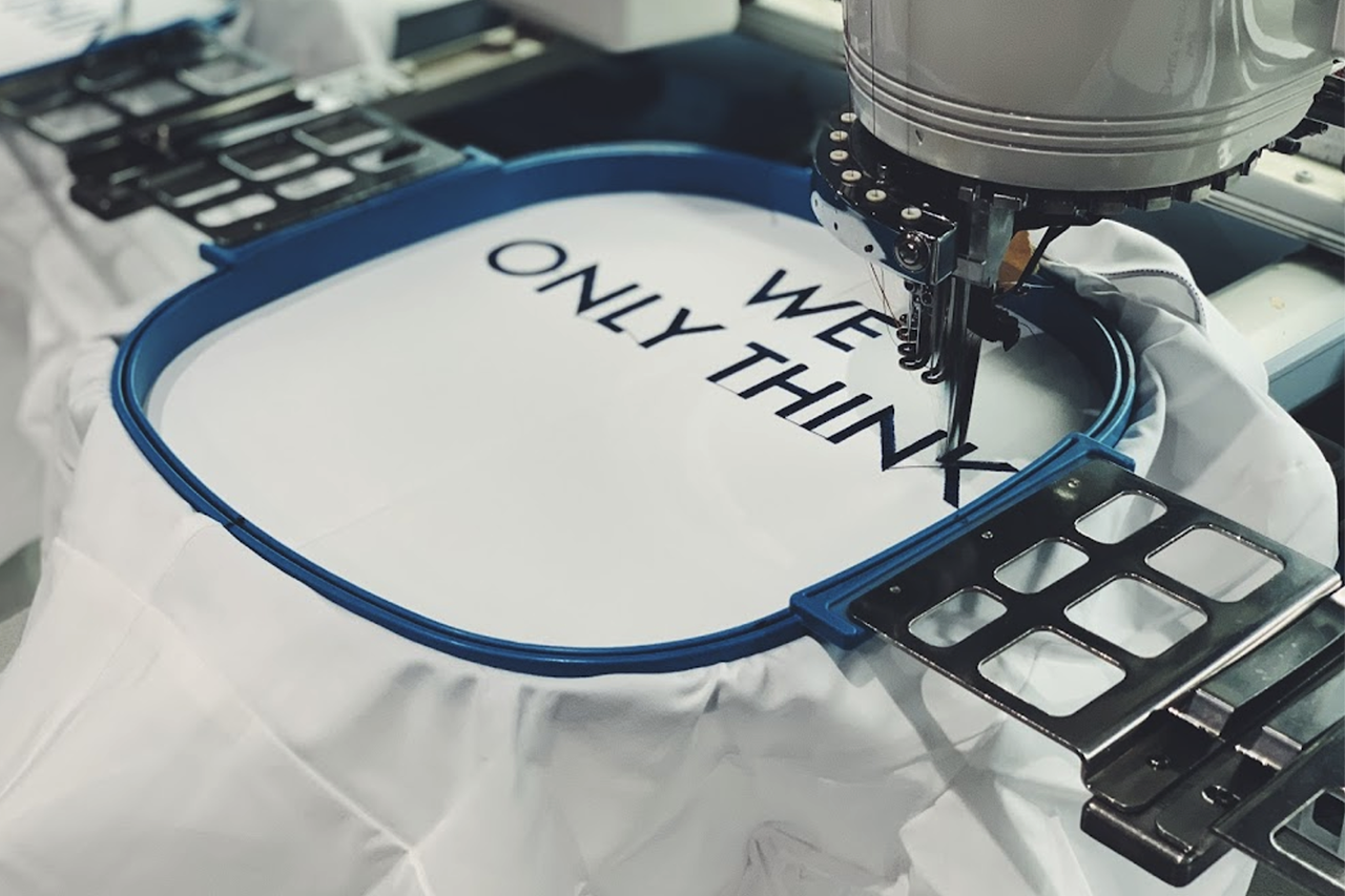 スクラブへの刺繍加工