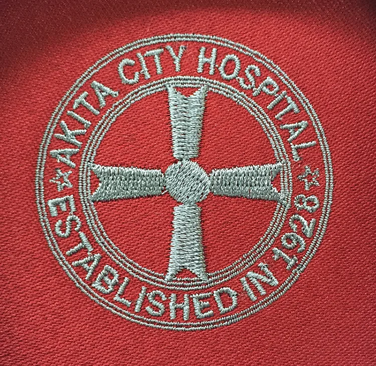 AKITA CITY HOSPITAL のオリジナルロゴ・研修医。医療スクラブ・白衣に施した刺繍の実績