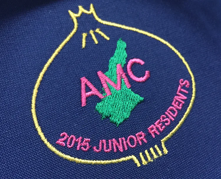AMC 2015 JUNIOR RESIDENTS の刺繍（ディテール）