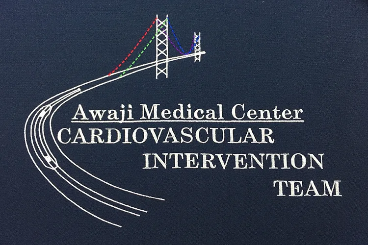 Awaji Medical Center CARDIOVASCULAR INTERVENTION TEAM のオリジナル・グランバック刺繍。医療スクラブ・白衣に施した刺繍の実績