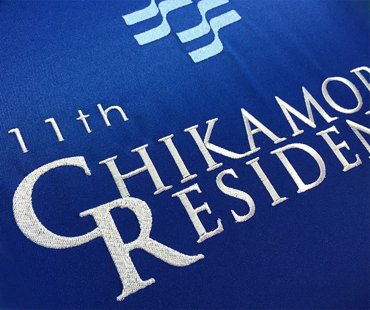 CHIKAMORI RESIDENT 11th の刺繍（白衣・スクラブへの着用イメージ）
