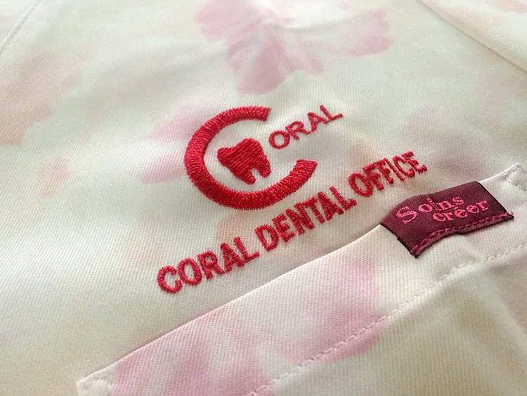 CORAL DENTAL OFFICE の刺繍（ディテール）