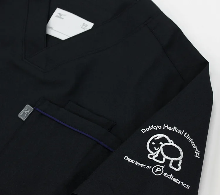 Dokkyo Merdical University Department of Pediatrics の刺繍（白衣・スクラブへの着用イメージ）