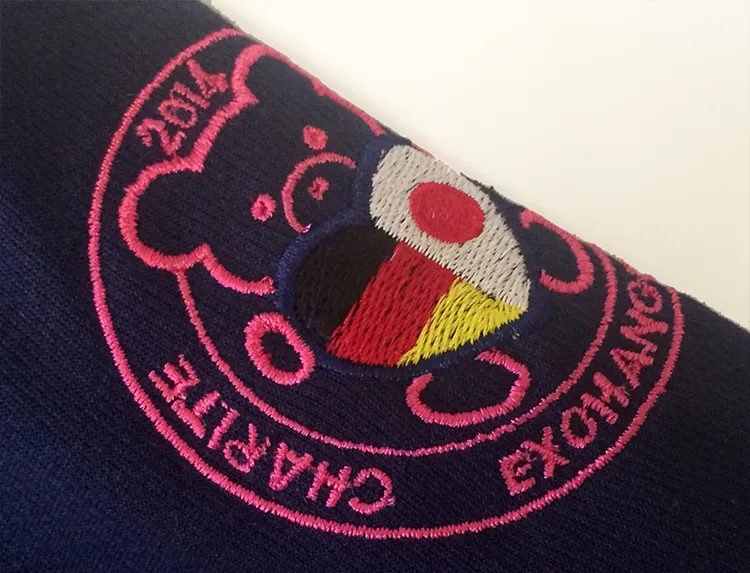 EXCHANGE CHARITE SMU 2014 の刺繍（白衣・スクラブへの着用イメージ）