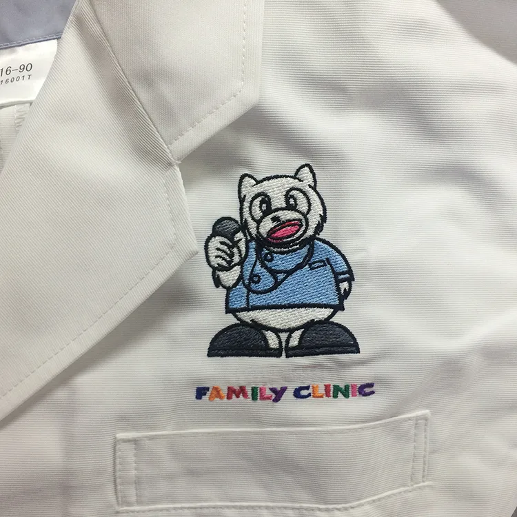 FAMILY CLINIC の刺繍（ディテール）