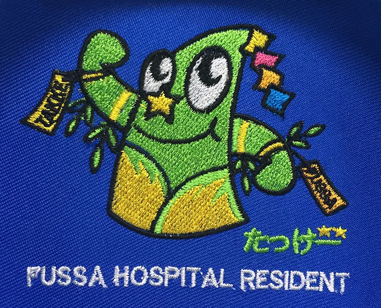FUSSA HOSPITAL RESIDENT のキャラクター・研修医。医療スクラブ・白衣に施した刺繍の実績