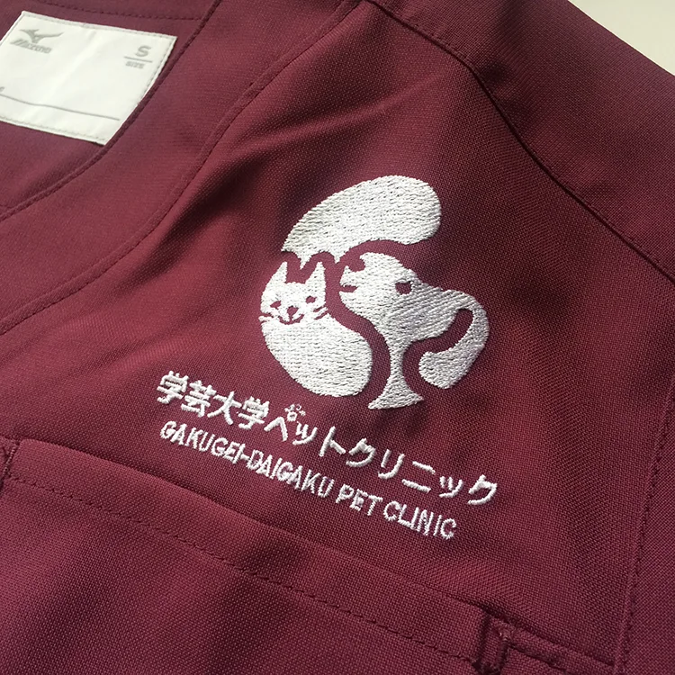 GAGUGEI-DAIGAKU PET CLINIC の刺繍（白衣・スクラブへの着用イメージ）