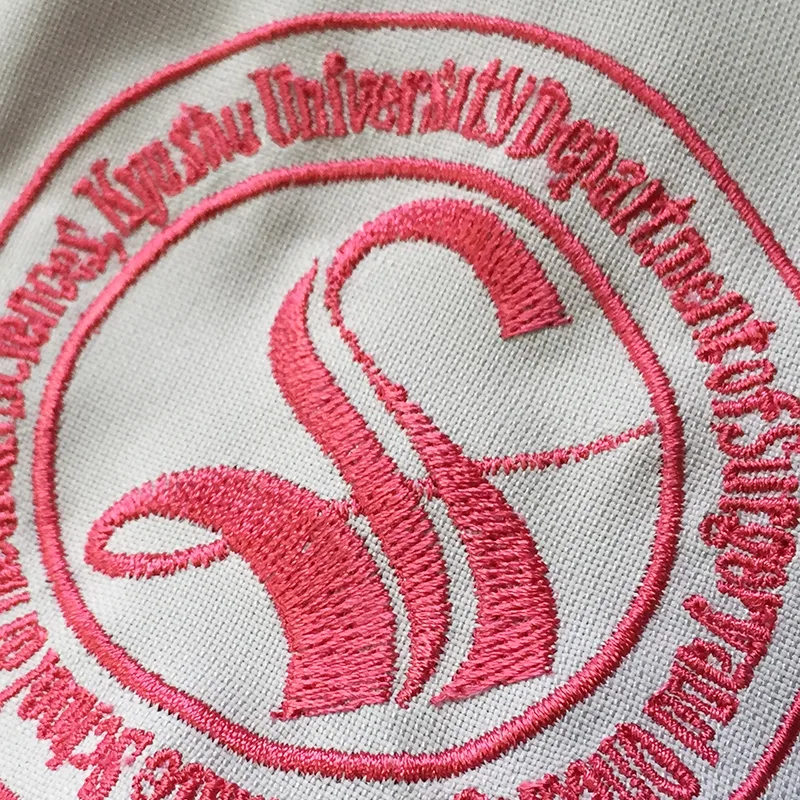 Graduate School of Medical Sciences の刺繍（白衣・スクラブへの着用イメージ）