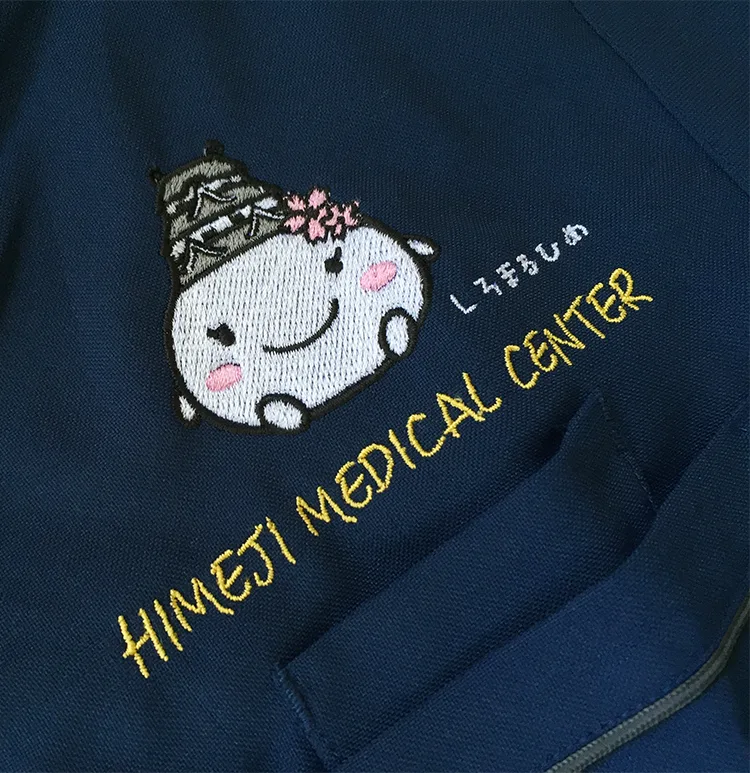 HIMEJI MEDICAL CENTER の刺繍（白衣・スクラブへの着用イメージ）