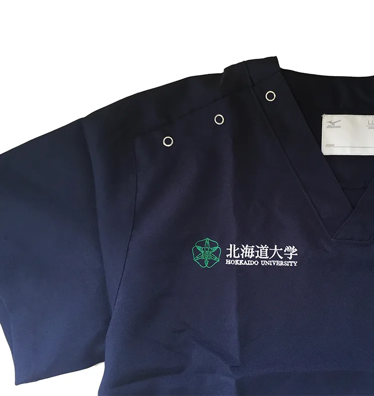 HOKKAIDO UNIVERSITY の刺繍（ディテール）