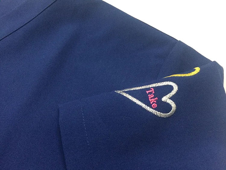 Intensive Care Center / Give Take の刺繍（白衣・スクラブへの着用イメージ）