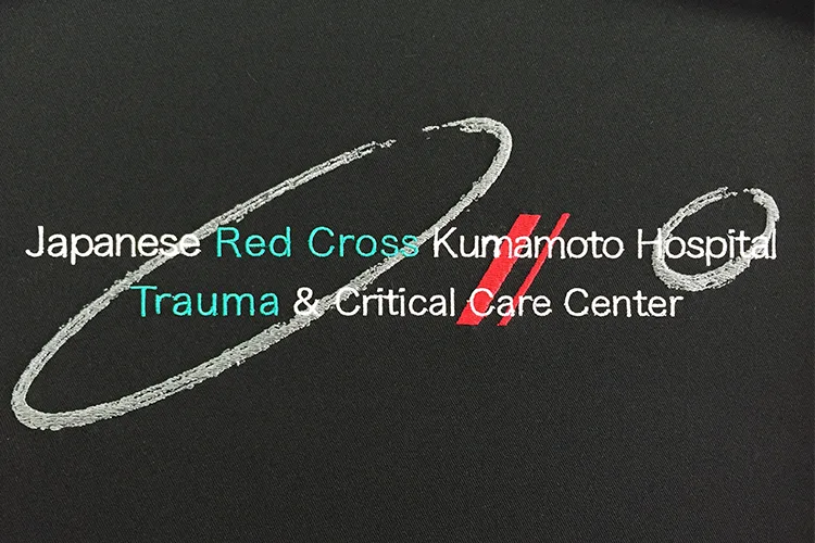 Japanese Red Cross Kumamoto Hospital Trauma & Critical Care Center のオリジナル・グランバック刺繍。医療スクラブ・白衣に施した刺繍の実績