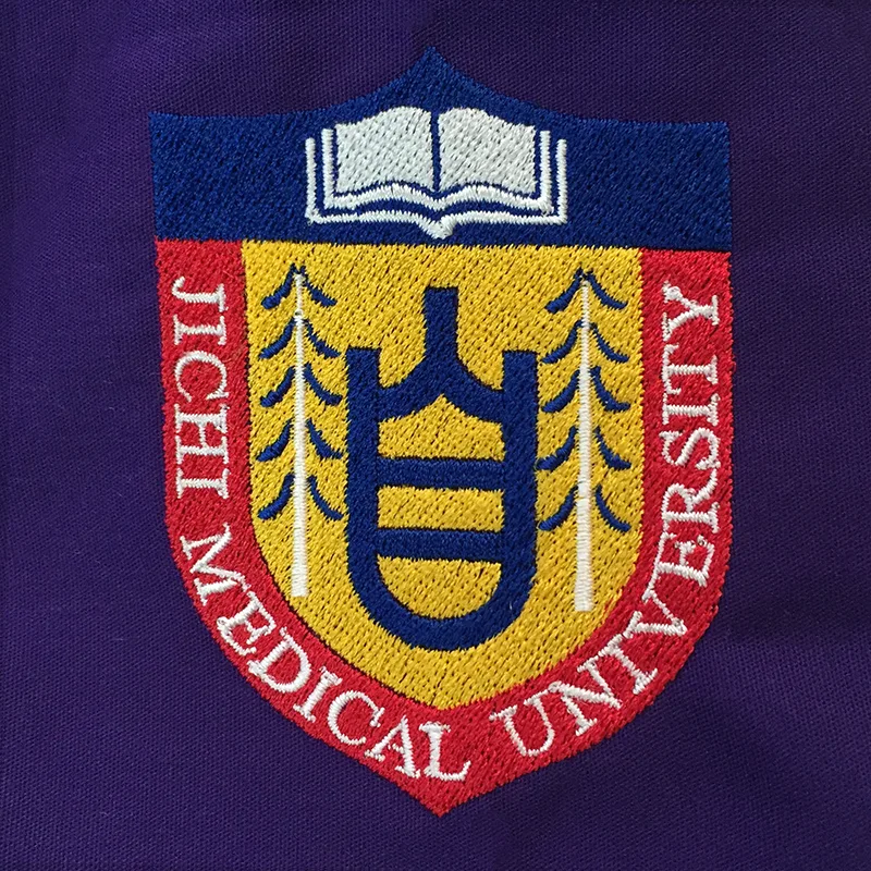 JICHI MEDICAL UNIVERSITY のエンブレム・校章。医療スクラブ・白衣に施した刺繍の実績