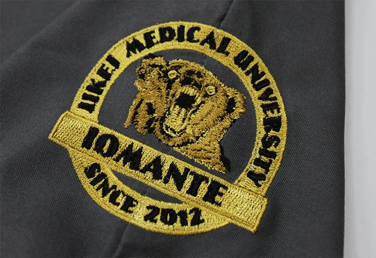 JIKEI MEDICAL UNIVERSITY IOMANTE の刺繍（ディテール）