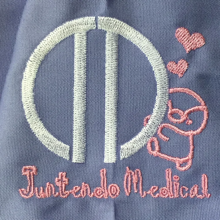 Juntendo Medical のキャラクター・ハート。医療スクラブ・白衣に施した刺繍の実績