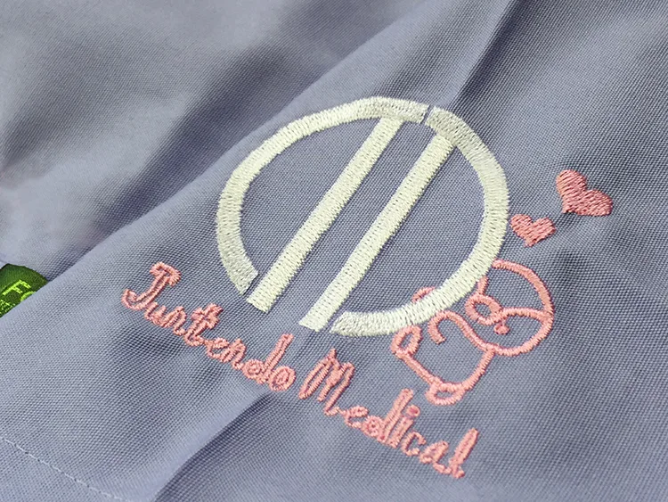 Juntendo Medical の刺繍（白衣・スクラブへの着用イメージ）