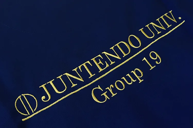 JUNTENDO UNIV. Group 19 のオリジナル・グランバック刺繍。医療スクラブ・白衣に施した刺繍の実績