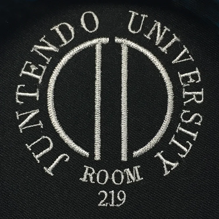 JUNTENDO UNIVERSITY ROOM 219 の校章。医療スクラブ・白衣に施した刺繍の実績