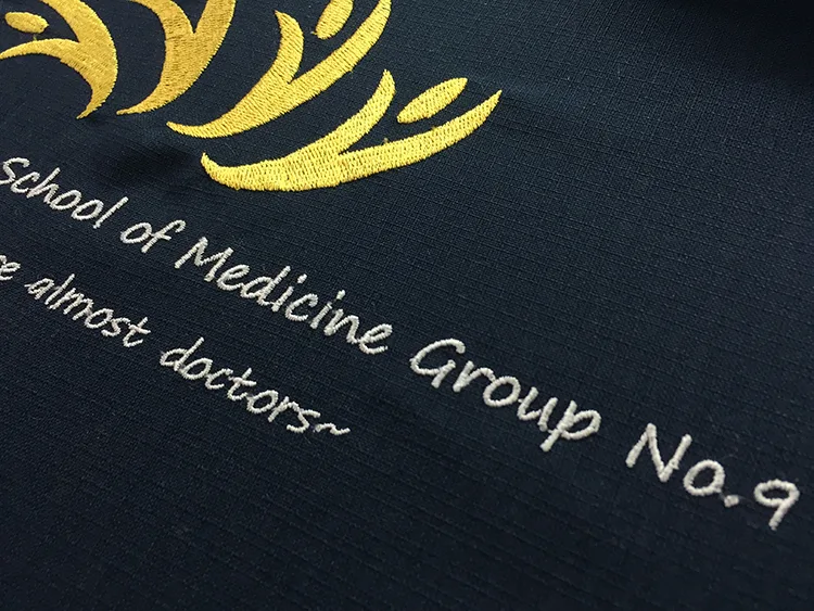 Juntendo University School of Medicine Group No.9 の刺繍（白衣・スクラブへの着用イメージ）