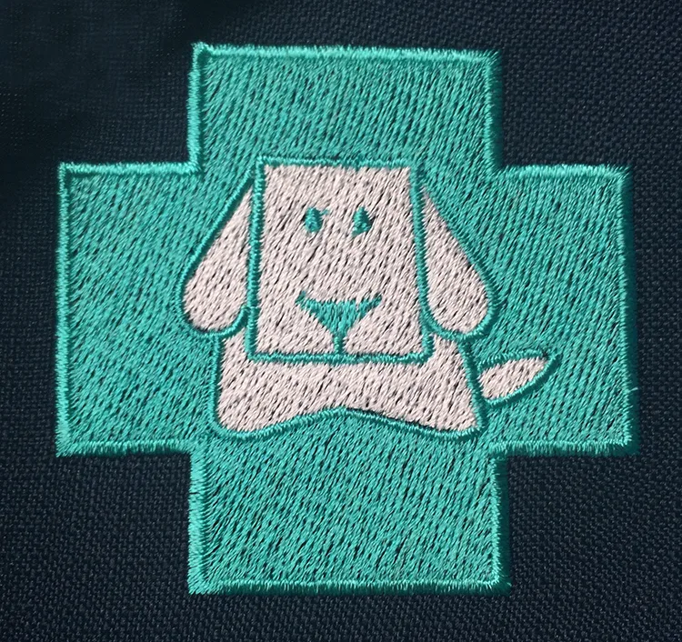 Kanmon Animal Hospital のキャラクター・十字架。医療スクラブ・白衣に施した刺繍の実績