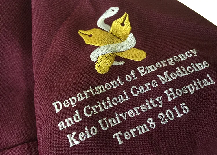 Keio University Hospital Team3 2015 の刺繍（ディテール）