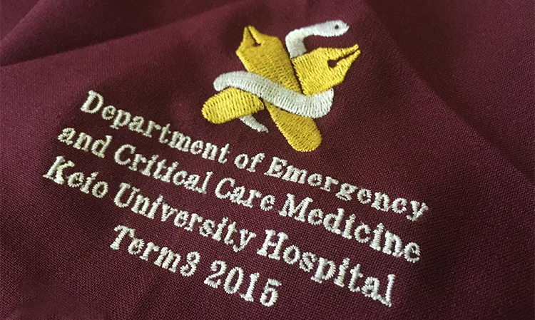 Keio University Hospital Team3 2015 の刺繍（ディテール）
