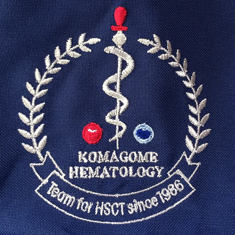 KOMAGOME HEMATOROGY のオリジナルロゴ・月桂樹。医療スクラブ・白衣に施した刺繍の実績