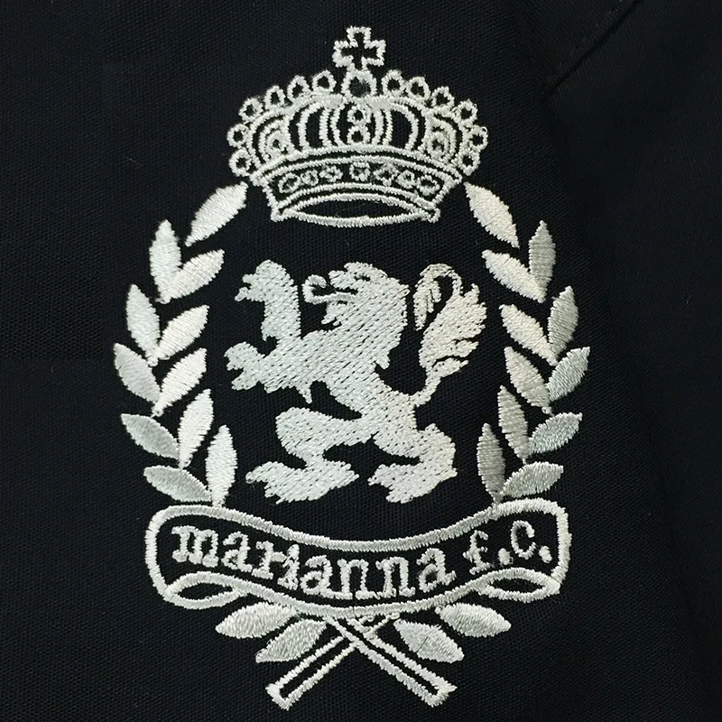 marianna f.c. の刺繍（白衣・スクラブへの着用イメージ）