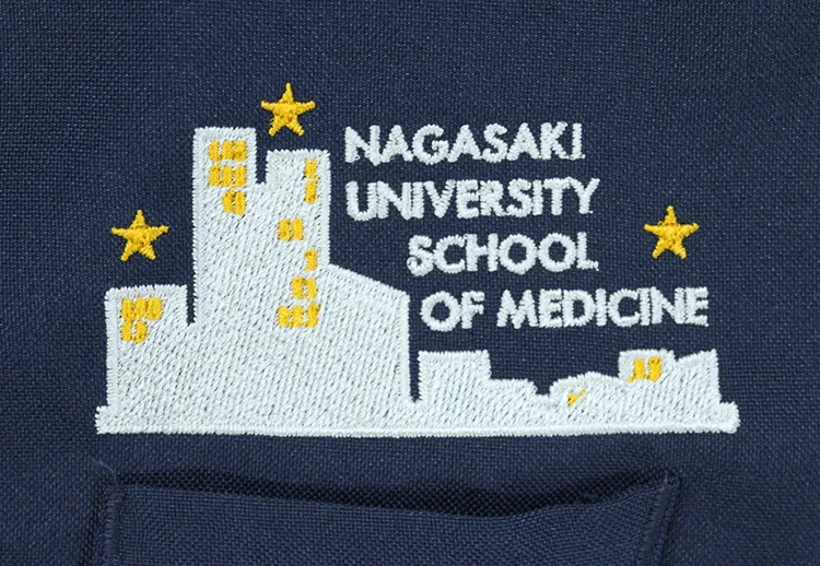 NAGASAKI UNIVERSITY SCHOOL OF MEDICINE のオリジナルロゴ・建物。医療スクラブ・白衣に施した刺繍の実績
