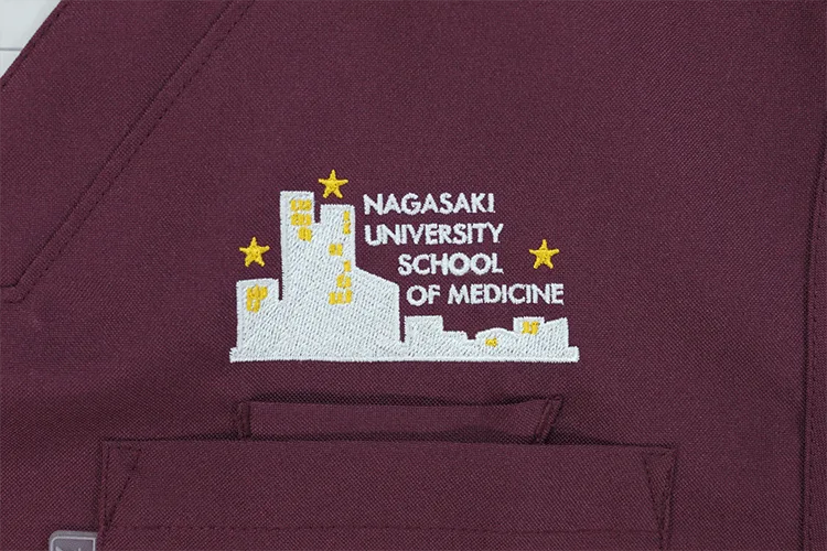 NAGASAKI UNIVERSITY SCHOOL OF MEDICINE の刺繍（ディテール）
