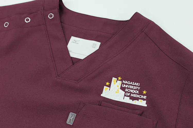 NAGASAKI UNIVERSITY SCHOOL OF MEDICINE の刺繍（白衣・スクラブへの着用イメージ）