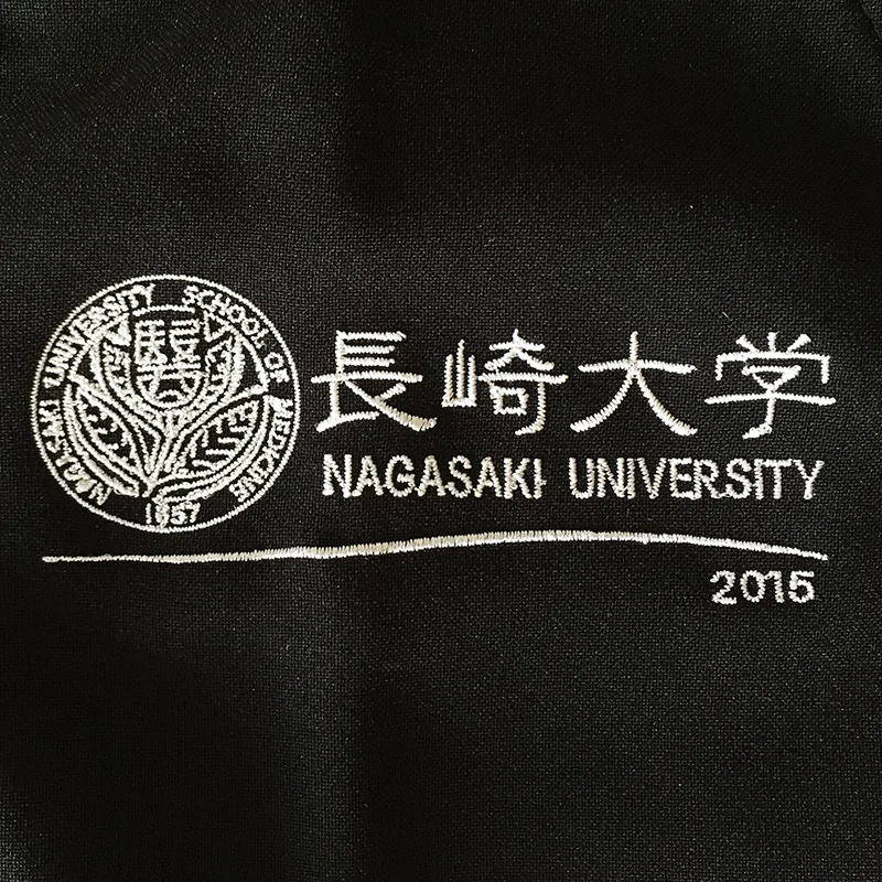 NAGASAKI UNIVERSITY の刺繍（ディテール）