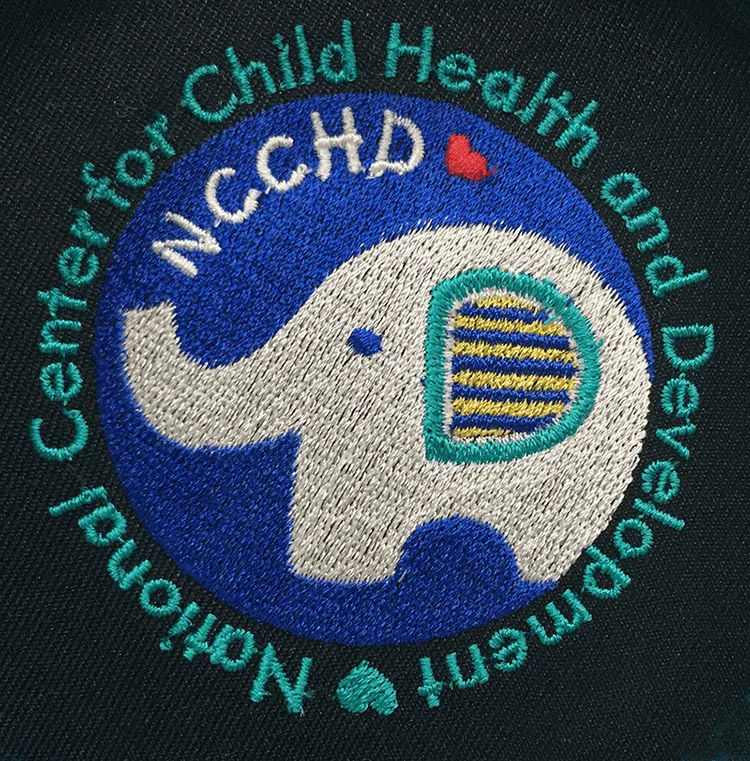 NCCHD の刺繍（白衣・スクラブへの着用イメージ）