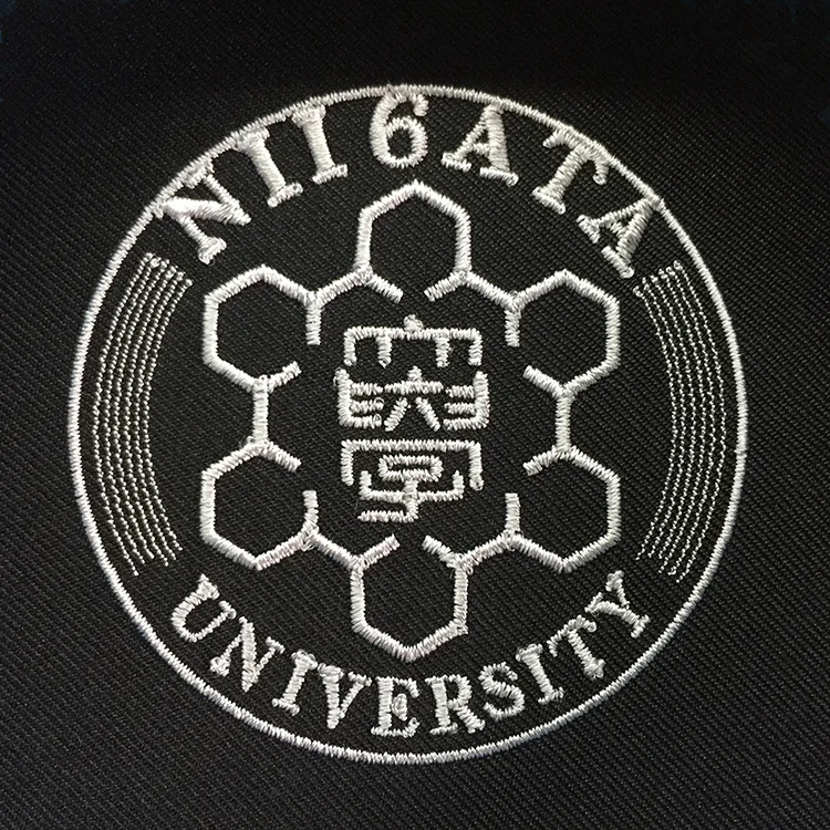 NII6TA UNIVERSITY のオリジナルロゴ・校章。医療スクラブ・白衣に施した刺繍の実績