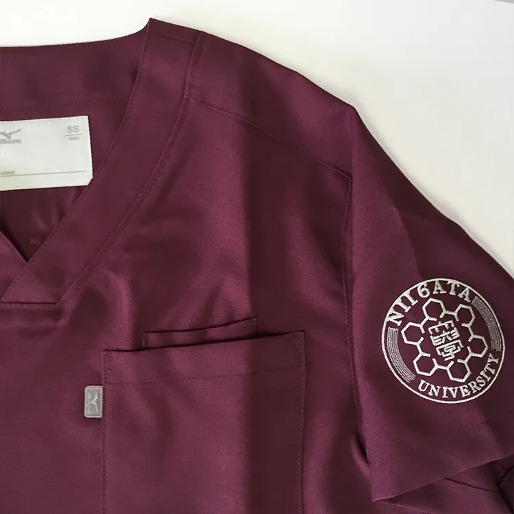 NII6TA UNIVERSITY の刺繍（ディテール）