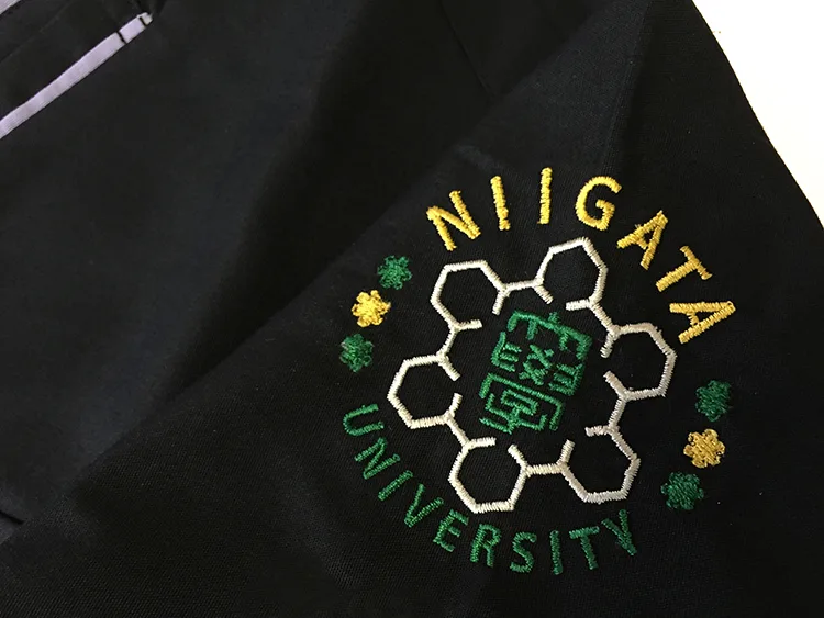 NIIGATA UNIVERSITY の刺繍（ディテール）