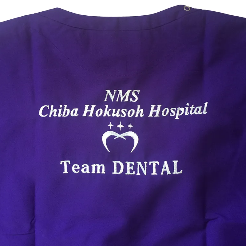 NMS / CHIBA HOKUSOH HOSPITAL Team Dental の刺繍（白衣・スクラブへの着用イメージ）