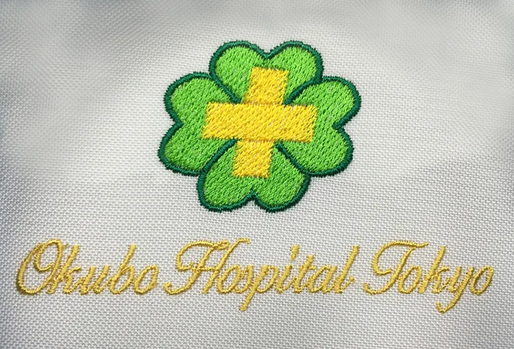 Okubo Hospital Tokyo のオリジナルロゴ・十字架。医療スクラブ・白衣に施した刺繍の実績
