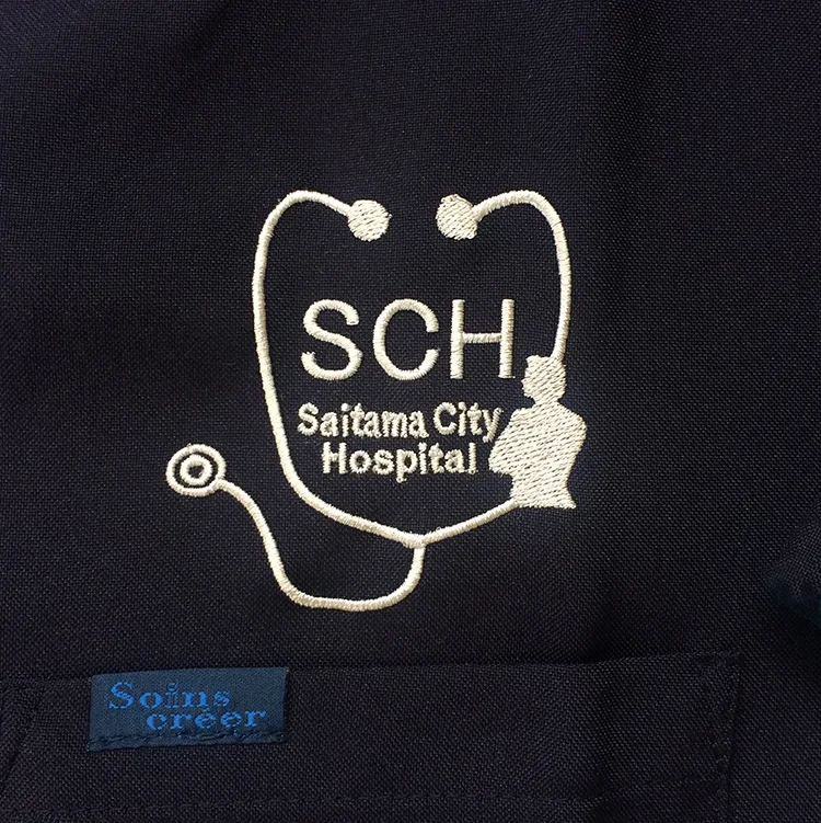 Saitama City Hospital のオリジナルロゴ・人物。医療スクラブ・白衣に施した刺繍の実績