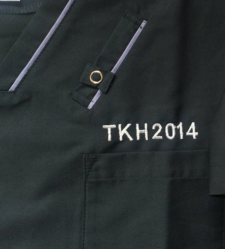 TKH 2014 の刺繍（白衣・スクラブへの着用イメージ）