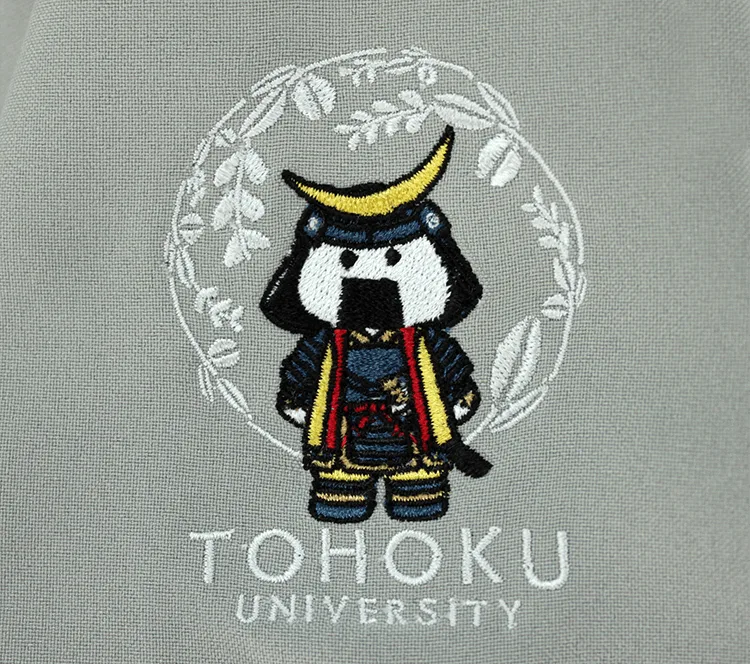 TOHOKU UNIVERSITY のオリジナルロゴ・キャラクター。医療スクラブ・白衣に施した刺繍の実績