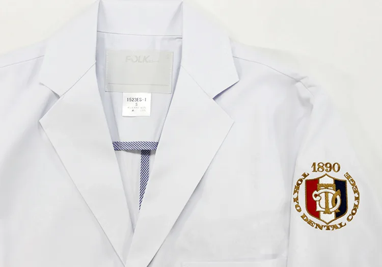TOKYO DENTAL COLLEGE 1890 の刺繍（ディテール）