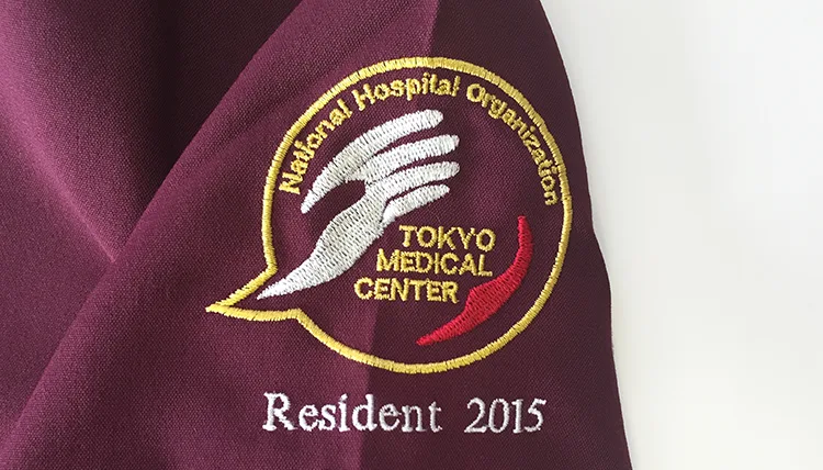 TOKYO MEDICAL CENTER Resident 2015 の刺繍（ディテール）