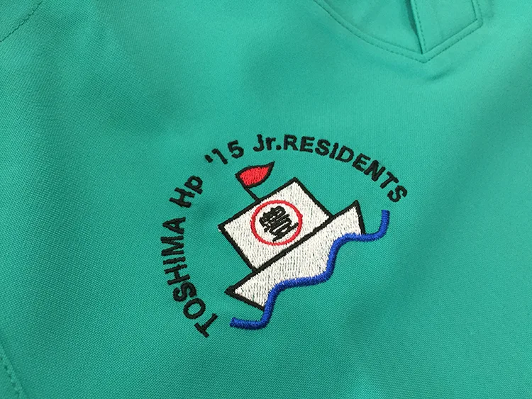 TOSHIMA Hp ’15 Jr.RESIDENTS の刺繍（白衣・スクラブへの着用イメージ）