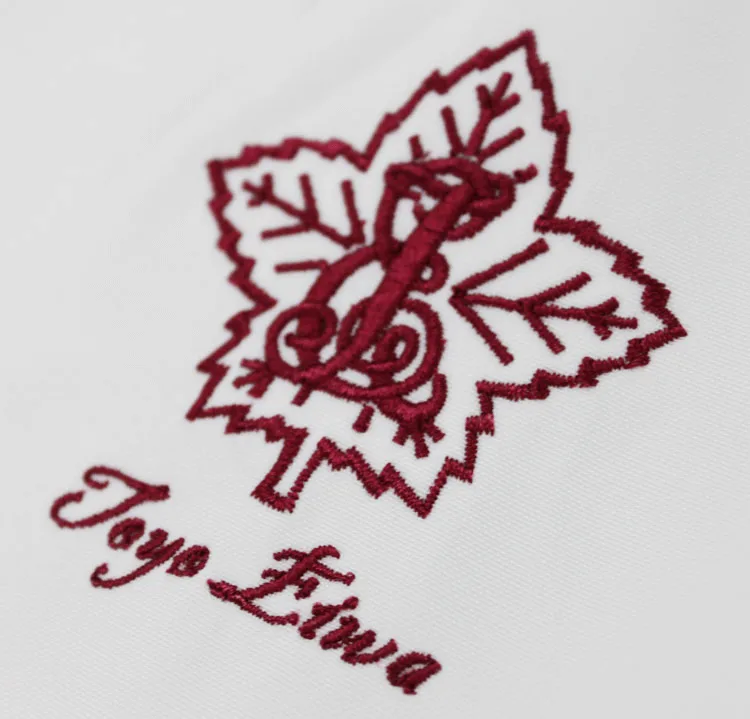 Toyo Eiwa の刺繍（白衣・スクラブへの着用イメージ）