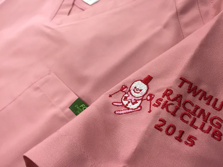 TWMU RACING SKI CLUB 2015 の刺繍（白衣・スクラブへの着用イメージ）