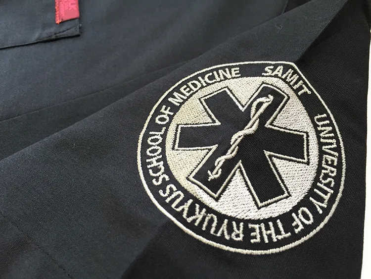 UNIVERSITY OF THE RYUKYUS SCHOOL OF MEDICINE SAMIT の刺繍（ディテール）