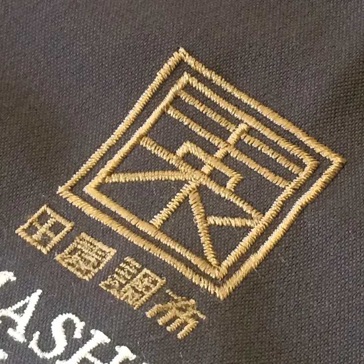 YAMASHITA DENTAL CLINIC の刺繍（白衣・スクラブへの着用イメージ）