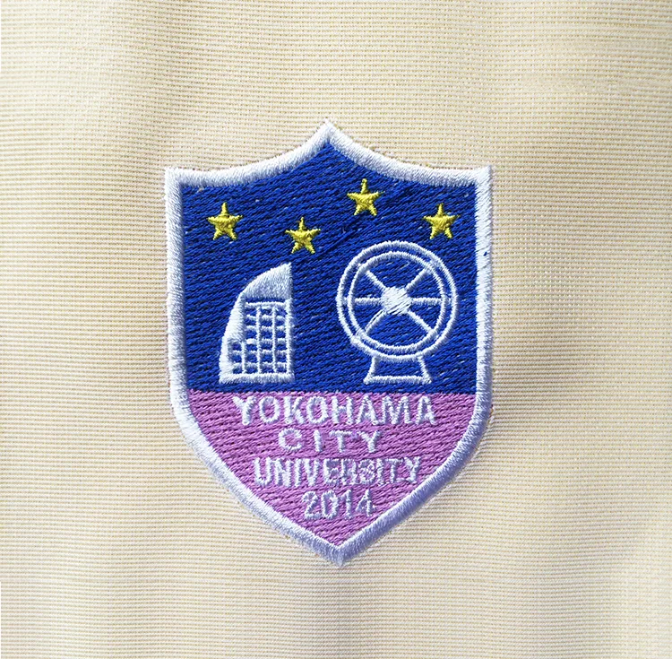 YOKOHAMA CITY UNIVERSITY 2014 のエンブレム・建物。医療スクラブ・白衣に施した刺繍の実績