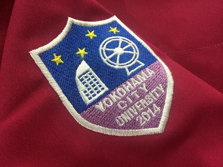 YOKOHAMA CITY UNIVERSITY 2014 の刺繍（ディテール）